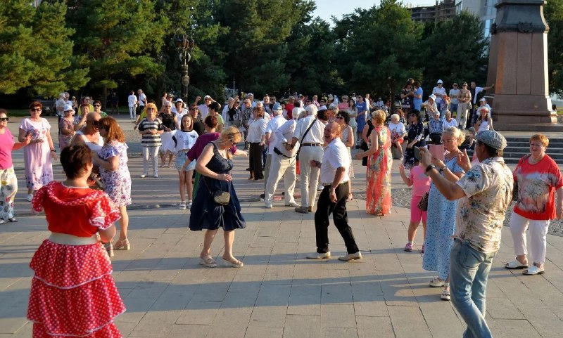 Русские вечёрки на Набережной Волги