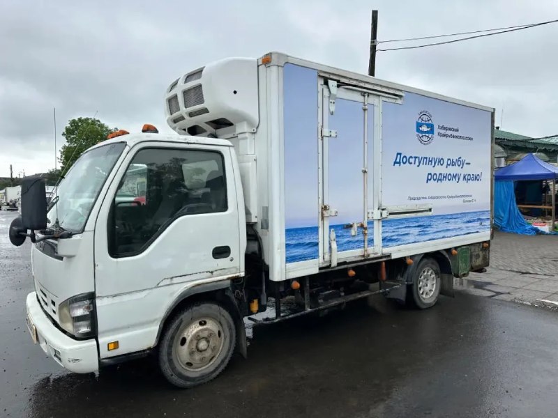 Рыбная автолавка на площади Металлургов