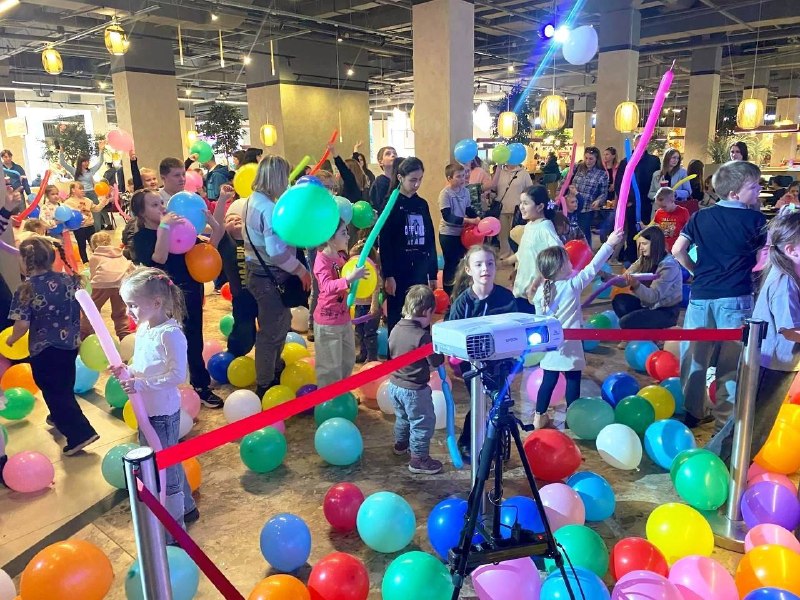 Гавайская вечеринка в ТРЦ «Максимир»