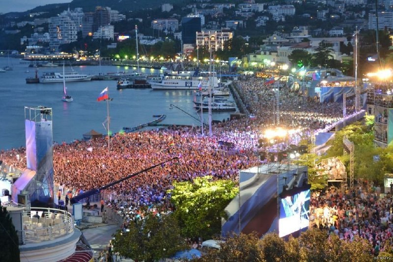 День города Ялты: бесплатные музеи, экскурсии и встреча с Дедом Морозом